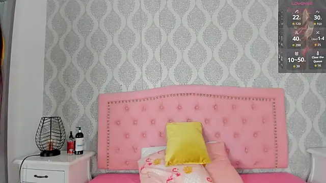 Snapshot of Princsgirl_ chatting on 06-17-26, 06:29 Princsgirl online show from 06-17-26, 06:29