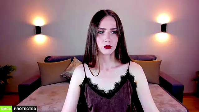 TheWoman   online show from 12-18-25, 06:56