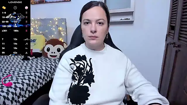 angelaagomez online show from 10-28-25, 05:34