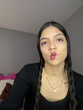 Snapshot of Sammy_pink chatting on 02-20-25, 02:13 Sammy pink online show from 02-20-25, 02:13