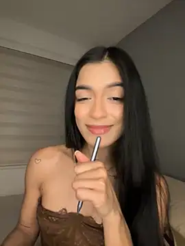 Snapshot of Sammy_pink chatting on 05-17-26, 02:11 Sammy pink online show from 05-17-26, 02:11