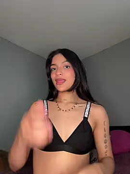 Snapshot of Sammy_pink chatting on 01-05-25, 10:08 Sammy pink online show from 01-05-25, 10:08