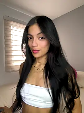 Snapshot of Sammy_pink chatting on 10-19-25, 07:27 Sammy pink online show from 10-19-25, 07:27