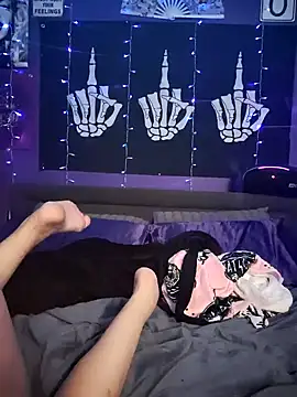 Snapshot of Babii_Nova chatting on 12-28-24, 04:19 Babii Nova online show from 12-28-24, 04:19