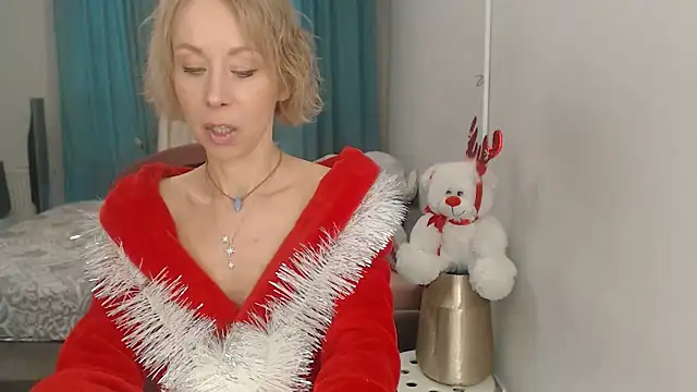 LuxuryNika online show from 12-18-25, 12:53