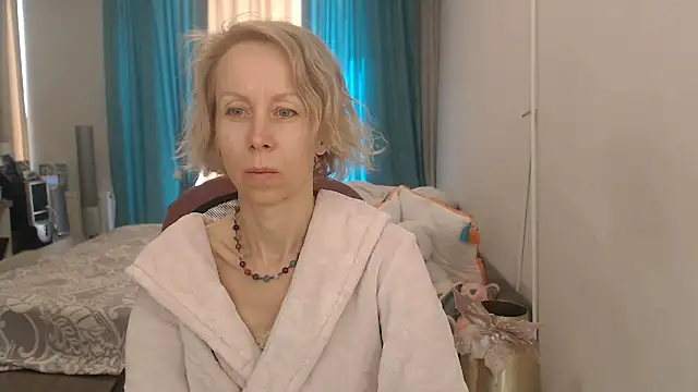 Snapshot of LuxuryNika chatting on 05-28-26, 11:16 LuxuryNika online show from 05-28-26, 11:16