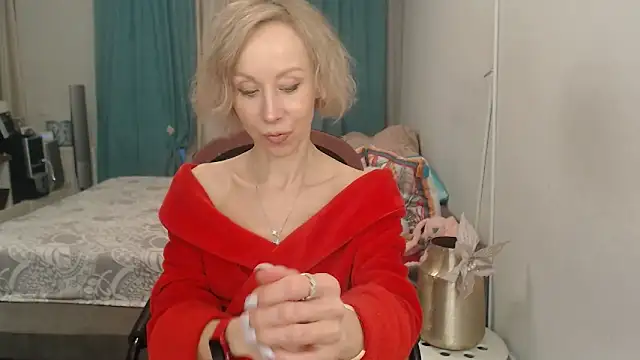 Snapshot of LuxuryNika chatting on 05-02-26, 05:18 LuxuryNika online show from 05-02-26, 05:18