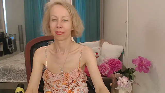 LuxuryNika online show from 06-12-26, 02:04