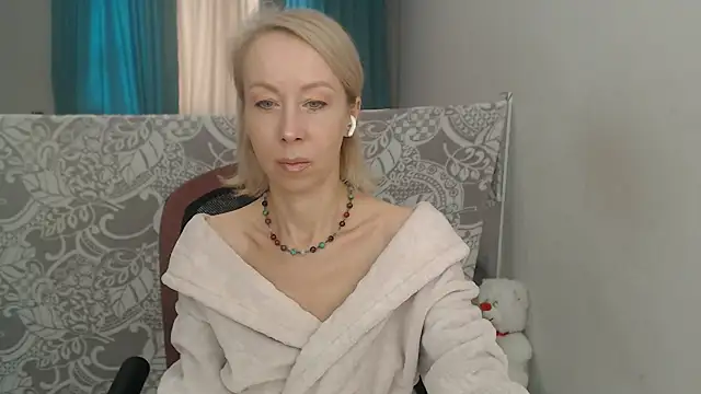 LuxuryNika online show from 11-25-25, 10:59