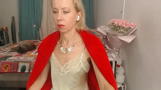 LuxuryNika online show from 10-10-25, 02:40