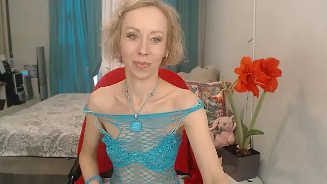 Snapshot of LuxuryNika chatting on 04-18-26, 01:46 LuxuryNika online show from 04-18-26, 01:46