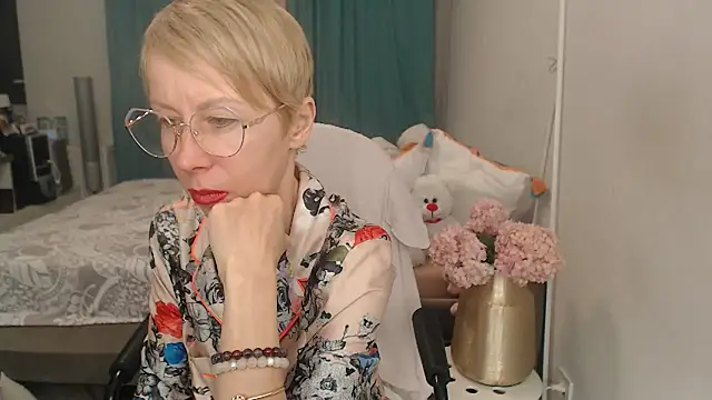 LuxuryNika online show from 06-30-26, 06:41