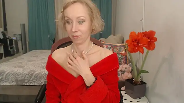 Snapshot of LuxuryNika chatting on 04-18-26, 07:07 LuxuryNika online show from 04-18-26, 07:07