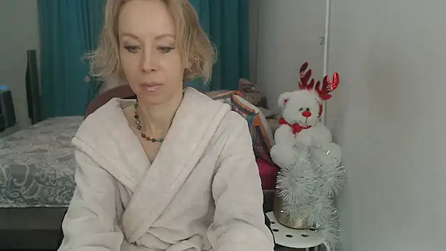 LuxuryNika online show from 12-23-25, 08:02
