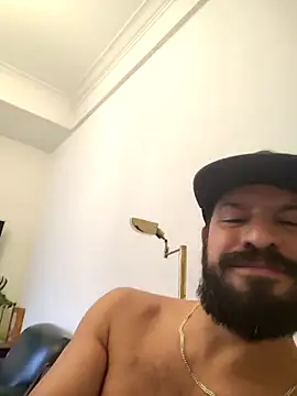 Snapshot of juanci_to chatting on 10-19-25, 11:46 juanci to online show from 10-19-25, 11:46