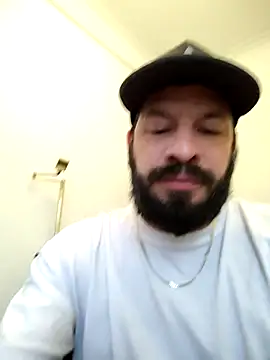 Snapshot of juanci_to chatting on 10-18-25, 11:23 juanci to online show from 10-18-25, 11:23