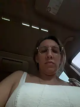 Gatitacarlita online show from 04-15-26, 10:21