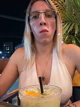 Gatitacarlita online show from 12-20-24, 11:58