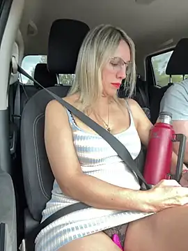 Gatitacarlita online show from 12-14-24, 04:19