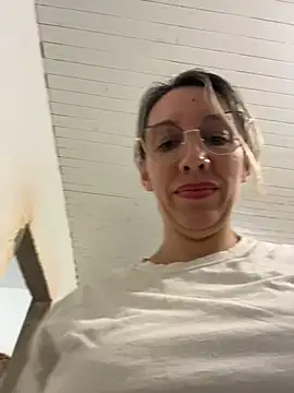 Gatitacarlita online show from 05-19-26, 05:31