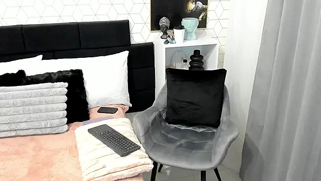 Snapshot of Heidix chatting on 02-12-25, 04:44 Heidix online show from 02-12-25, 04:44