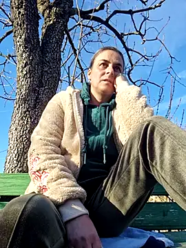 IsabelleCraft online show from 03-08-25, 02:51