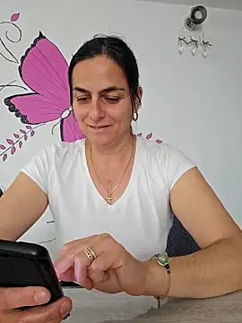 IsabelleCraft online show from 11-25-25, 10:04