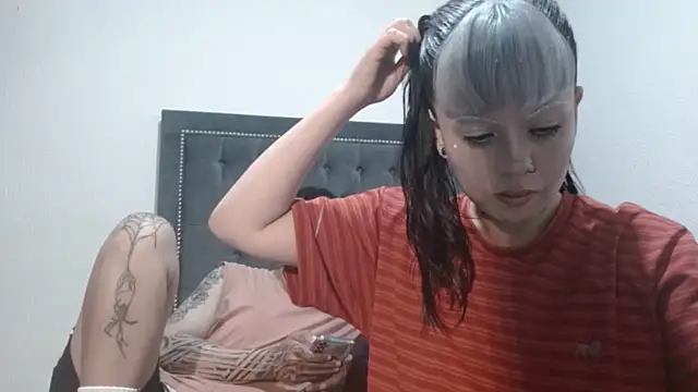 dulce maria x online show from 04-04-26, 07:15