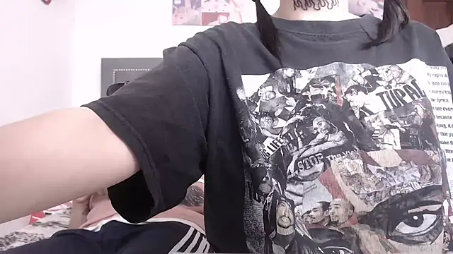 dulce maria x online show from 03-20-25, 08:40