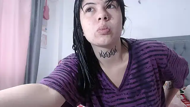 dulce maria x online show from 10-25-25, 11:42