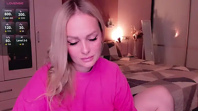 Libby Nora online show from 10-11-25, 03:35