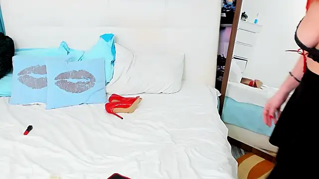 IvyHotFoxy online show from 03-18-25, 09:12