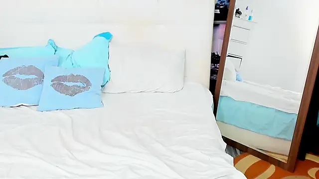 IvyHotFoxy online show from 03-18-25, 08:59