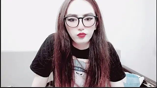 Snapshot of MinniMaksy chatting on 03-04-25, 09:54 MinniMaksy online show from 03-04-25, 09:54