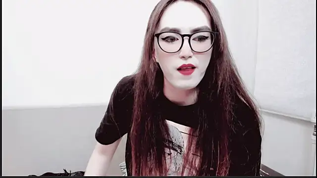 Snapshot of MinniMaksy chatting on 03-01-25, 01:43 MinniMaksy online show from 03-01-25, 01:43