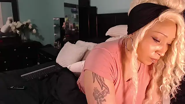 Snapshot of msbaddiebabe101 chatting on 01-18-25, 12:24 msbaddiebabe101 online show from 01-18-25, 12:24