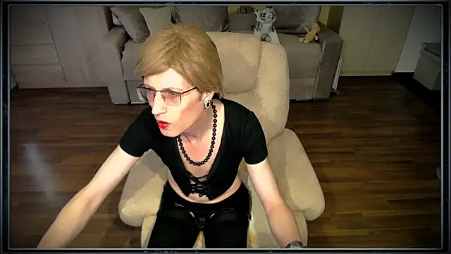 Snapshot of clementine chatting on 09-09-25, 08:46 clementine online show from 09-09-25, 08:46