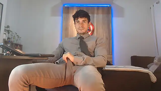 Snapshot of Andrew_4_ chatting on 10-30-25, 01:04 Andrew 4 online show from 10-30-25, 01:04