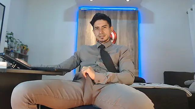 Snapshot of Andrew_4_ chatting on 11-11-25, 02:39 Andrew 4 online show from 11-11-25, 02:39