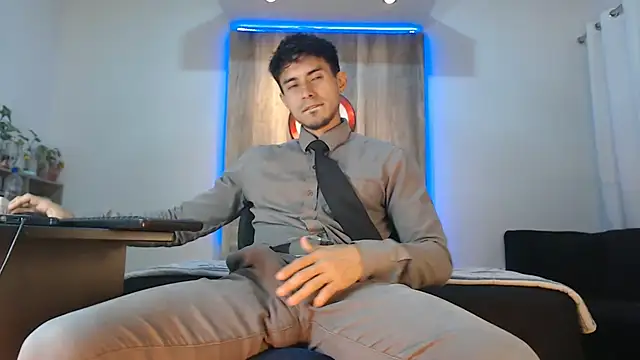 Snapshot of Andrew_4_ chatting on 11-14-25, 01:53 Andrew 4 online show from 11-14-25, 01:53