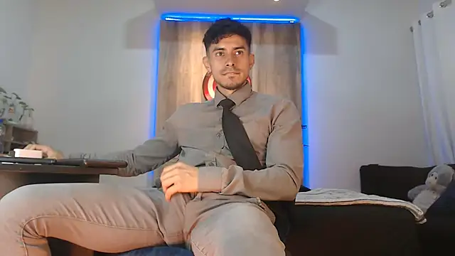 Snapshot of Andrew_4_ chatting on 10-31-25, 02:52 Andrew 4 online show from 10-31-25, 02:52