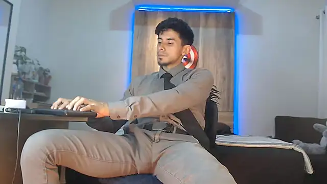 Snapshot of Andrew_4_ chatting on 11-15-25, 01:42 Andrew 4 online show from 11-15-25, 01:42