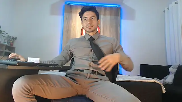 Snapshot of Andrew_4_ chatting on 11-22-25, 03:16 Andrew 4 online show from 11-22-25, 03:16