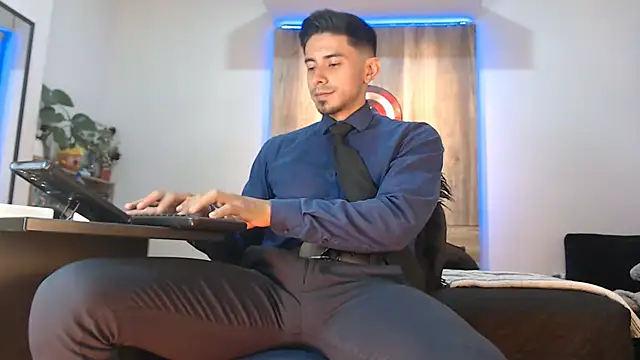 Snapshot of Andrew_4_ chatting on 01-11-26, 11:44 Andrew 4 online show from 01-11-26, 11:44