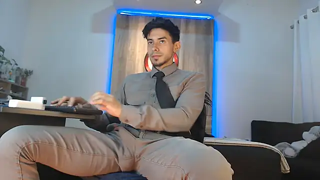 Snapshot of Andrew_4_ chatting on 11-17-25, 02:26 Andrew 4 online show from 11-17-25, 02:26