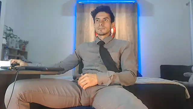 Snapshot of Andrew_4_ chatting on 11-28-25, 03:28 Andrew 4 online show from 11-28-25, 03:28