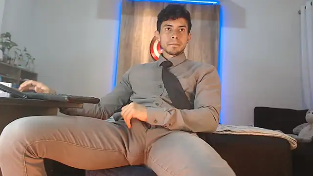 Snapshot of Andrew_4_ chatting on 10-25-25, 04:33 Andrew 4 online show from 10-25-25, 04:33