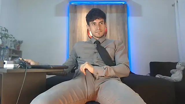 Snapshot of Andrew_4_ chatting on 11-25-25, 02:45 Andrew 4 online show from 11-25-25, 02:45