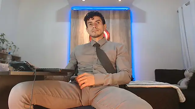 Snapshot of Andrew_4_ chatting on 10-27-25, 04:46 Andrew 4 online show from 10-27-25, 04:46