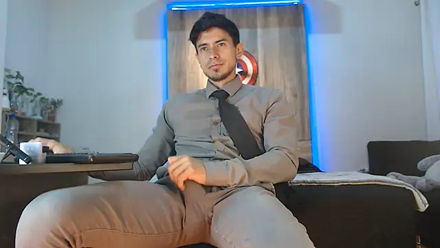 Snapshot of Andrew_4_ chatting on 11-18-25, 04:38 Andrew 4 online show from 11-18-25, 04:38